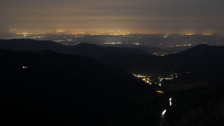 Dieses Bild zeigt eine Webcam-Aufnahme vom Achertal, aufgenommen am Sonntag, den 08.03.2026 um 02:30 Uhr. Die Temperatur betrug 9.4°C.