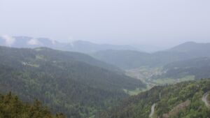 Dieses Bild zeigt eine Webcam-Aufnahme vom Achertal, aufgenommen am Dienstag, den 05.05.2026 um 10:10 Uhr. Die Temperatur betrug 9.9°C.