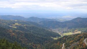 Dieses Bild zeigt eine Webcam-Aufnahme vom Achertal, aufgenommen am Mittwoch, den 15.10.2025 um 15:00 Uhr. Die Temperatur betrug 8.2°C.