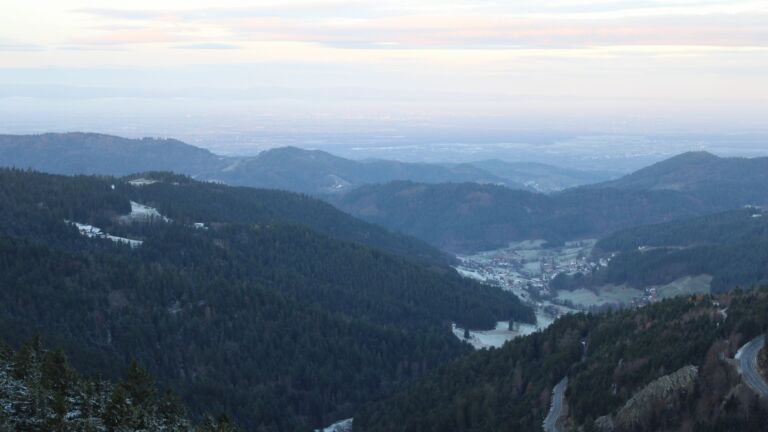 Dieses Bild zeigt eine Webcam-Aufnahme vom Achertal, aufgenommen am Mittwoch, den 19.11.2025 um 08:00 Uhr. Die Temperatur betrug -3.1°C.