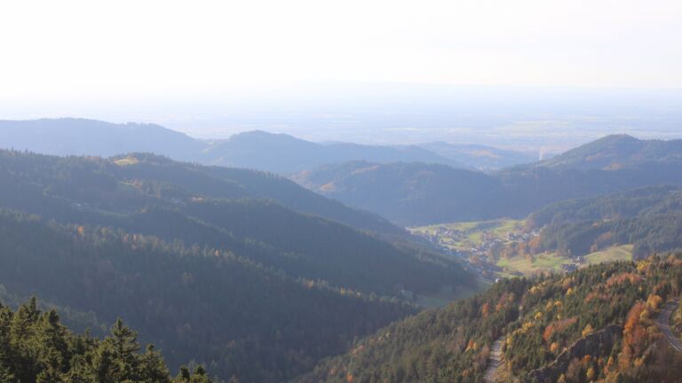 Dieses Bild zeigt eine Webcam-Aufnahme vom Achertal, aufgenommen am Donnerstag, den 30.10.2025 um 15:40 Uhr. Die Temperatur betrug 8.4°C.