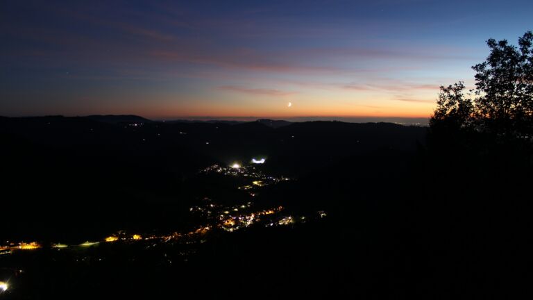Dieses Bild zeigt eine Webcam-Aufnahme vom Achertal, aufgenommen am Mittwoch, den 14.10.2026 um 19:40 Uhr. Die Temperatur betrug 14.2°C.