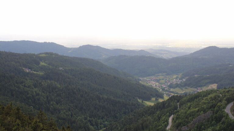 Dieses Bild zeigt eine Webcam-Aufnahme vom Achertal, aufgenommen am Freitag, den 23.05.2025 um 19:30 Uhr. Die Temperatur betrug 7.1°C.