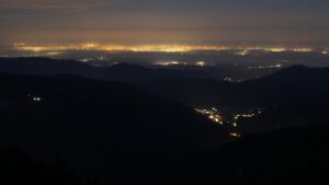 Dieses Bild zeigt eine Webcam-Aufnahme vom Achertal, aufgenommen am Freitag, den 08.05.2026 um 04:30 Uhr. Die Temperatur betrug 4.6°C.