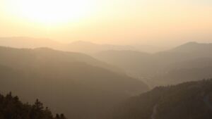 Dieses Bild zeigt eine Webcam-Aufnahme vom Achertal, aufgenommen am Donnerstag, den 19.03.2026 um 18:10 Uhr. Die Temperatur betrug 6.4°C.