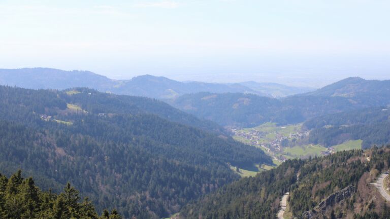 Dieses Bild zeigt eine Webcam-Aufnahme vom Achertal, aufgenommen am Donnerstag, den 09.04.2026 um 15:30 Uhr. Die Temperatur betrug 14.6°C.