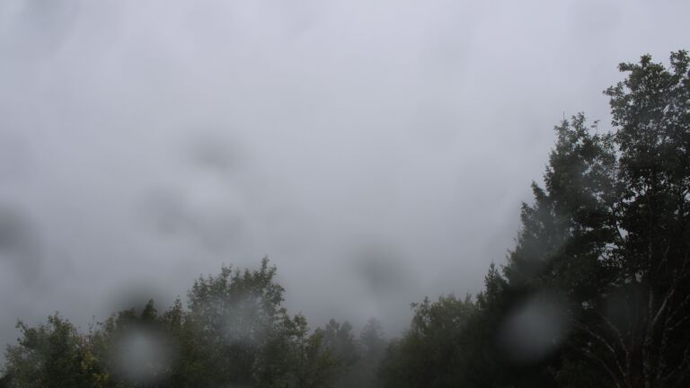 Dieses Bild zeigt eine Webcam-Aufnahme vom Achertal, aufgenommen am Donnerstag, den 08.10.2026 um 13:00 Uhr. Die Temperatur betrug 10.2°C.