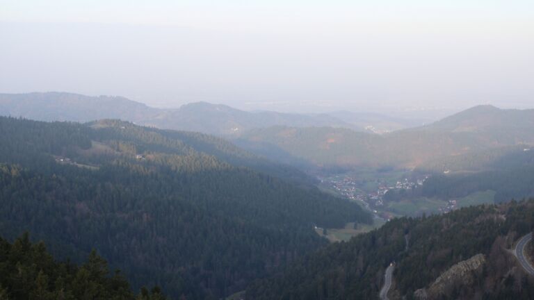 Dieses Bild zeigt eine Webcam-Aufnahme vom Achertal, aufgenommen am Dienstag, den 10.03.2026 um 07:40 Uhr. Die Temperatur betrug 8.3°C.