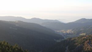 Dieses Bild zeigt eine Webcam-Aufnahme vom Achertal, aufgenommen am Mittwoch, den 17.12.2025 um 15:40 Uhr. Die Temperatur betrug 7°C.