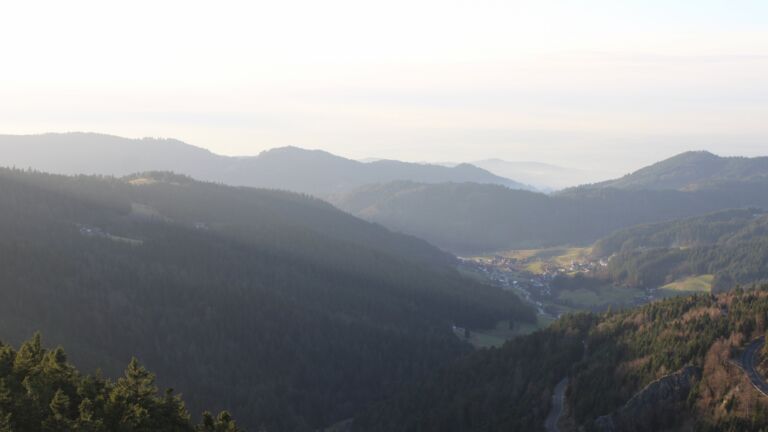 Dieses Bild zeigt eine Webcam-Aufnahme vom Achertal, aufgenommen am Mittwoch, den 17.12.2025 um 15:40 Uhr. Die Temperatur betrug 7°C.