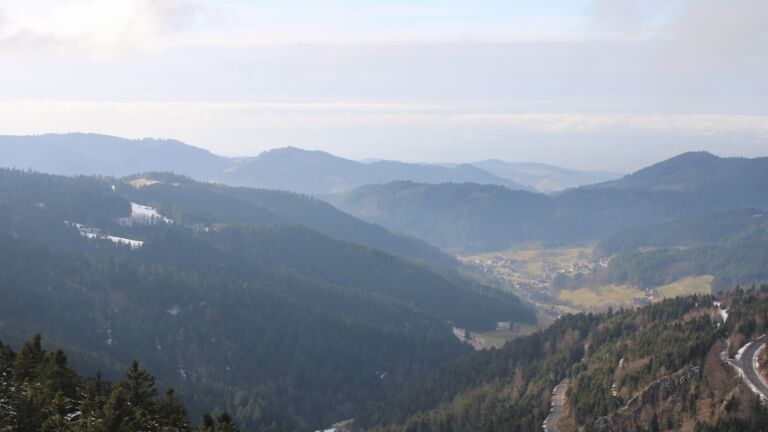 Dieses Bild zeigt eine Webcam-Aufnahme vom Achertal, aufgenommen am Samstag, den 31.01.2026 um 14:50 Uhr. Die Temperatur betrug 6.2°C.