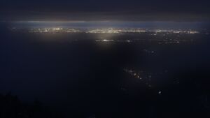 Dieses Bild zeigt eine Webcam-Aufnahme vom Achertal, aufgenommen am Montag, den 24.11.2025 um 17:30 Uhr. Die Temperatur betrug 0.5°C.