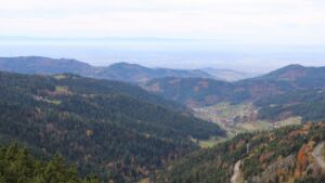 Dieses Bild zeigt eine Webcam-Aufnahme vom Achertal, aufgenommen am Freitag, den 31.10.2025 um 12:50 Uhr. Die Temperatur betrug 11°C.