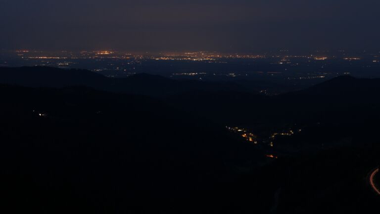 Dieses Bild zeigt eine Webcam-Aufnahme vom Achertal, aufgenommen am Mittwoch, den 21.05.2025 um 04:40 Uhr. Die Temperatur betrug 10.6°C.