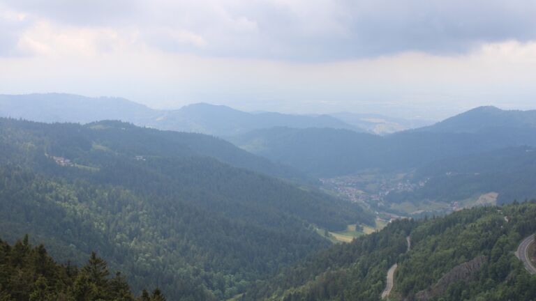 Dieses Bild zeigt eine Webcam-Aufnahme vom Achertal, aufgenommen am Mittwoch, den 21.05.2025 um 14:50 Uhr. Die Temperatur betrug 13.1°C.
