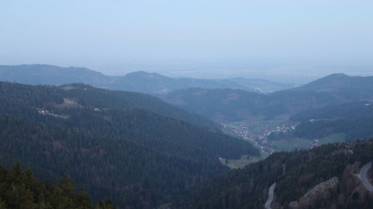 Dieses Bild zeigt eine Webcam-Aufnahme vom Achertal, aufgenommen am Freitag, den 20.03.2026 um 06:20 Uhr. Die Temperatur betrug 2.1°C.