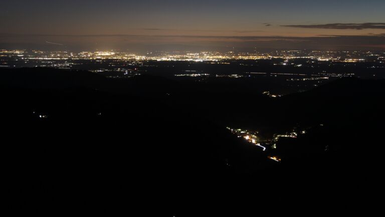 Dieses Bild zeigt eine Webcam-Aufnahme vom Achertal, aufgenommen am Samstag, den 30.08.2025 um 21:40 Uhr. Die Temperatur betrug 11.4°C.