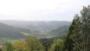 Dieses Bild zeigt eine Webcam-Aufnahme vom Achertal, aufgenommen am Montag, den 26.10.2026 um 12:30 Uhr. Die Temperatur betrug 10.8°C.