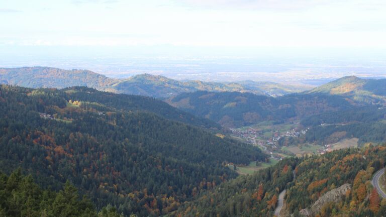 Dieses Bild zeigt eine Webcam-Aufnahme vom Achertal, aufgenommen am Samstag, den 18.10.2025 um 10:40 Uhr. Die Temperatur betrug 6.1°C.