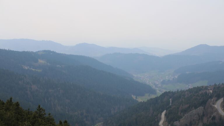 Dieses Bild zeigt eine Webcam-Aufnahme vom Achertal, aufgenommen am Samstag, den 21.03.2026 um 13:30 Uhr. Die Temperatur betrug 6°C.