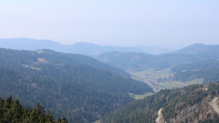 Dieses Bild zeigt eine Webcam-Aufnahme vom Achertal, aufgenommen am Sonntag, den 22.03.2026 um 12:50 Uhr. Die Temperatur betrug 6.6°C.