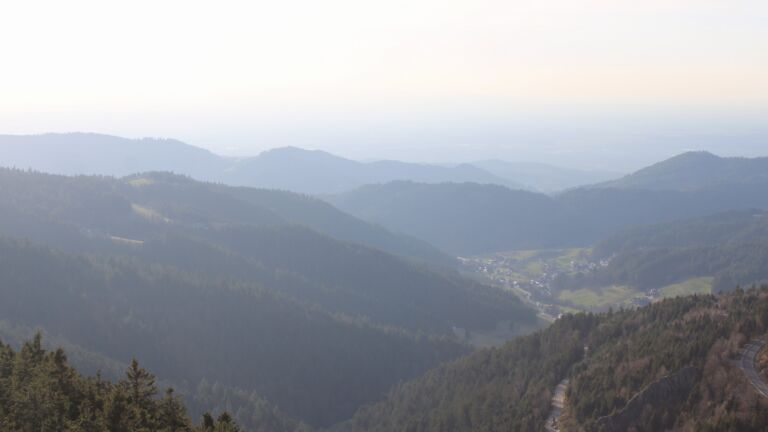 Dieses Bild zeigt eine Webcam-Aufnahme vom Achertal, aufgenommen am Dienstag, den 03.03.2026 um 16:50 Uhr. Die Temperatur betrug 9.1°C.