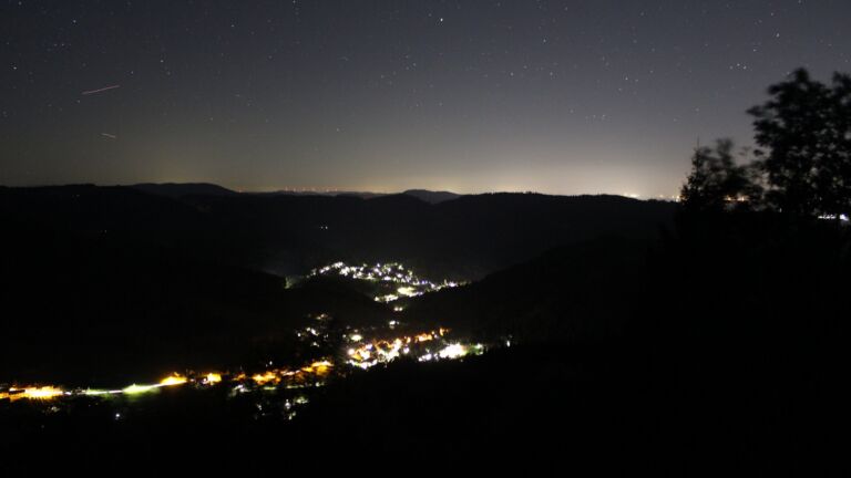 Dieses Bild zeigt eine Webcam-Aufnahme vom Achertal, aufgenommen am Mittwoch, den 23.09.2026 um 05:00 Uhr. Die Temperatur betrug 10.8°C.