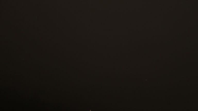 Dieses Bild zeigt eine Webcam-Aufnahme vom Achertal, aufgenommen am Freitag, den 28.11.2025 um 21:00 Uhr. Die Temperatur betrug 3.9°C.