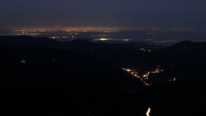 Dieses Bild zeigt eine Webcam-Aufnahme vom Achertal, aufgenommen am Freitag, den 12.12.2025 um 07:10 Uhr. Die Temperatur betrug 7°C.