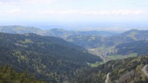 Dieses Bild zeigt eine Webcam-Aufnahme vom Achertal, aufgenommen am Dienstag, den 21.04.2026 um 13:30 Uhr. Die Temperatur betrug 5°C.