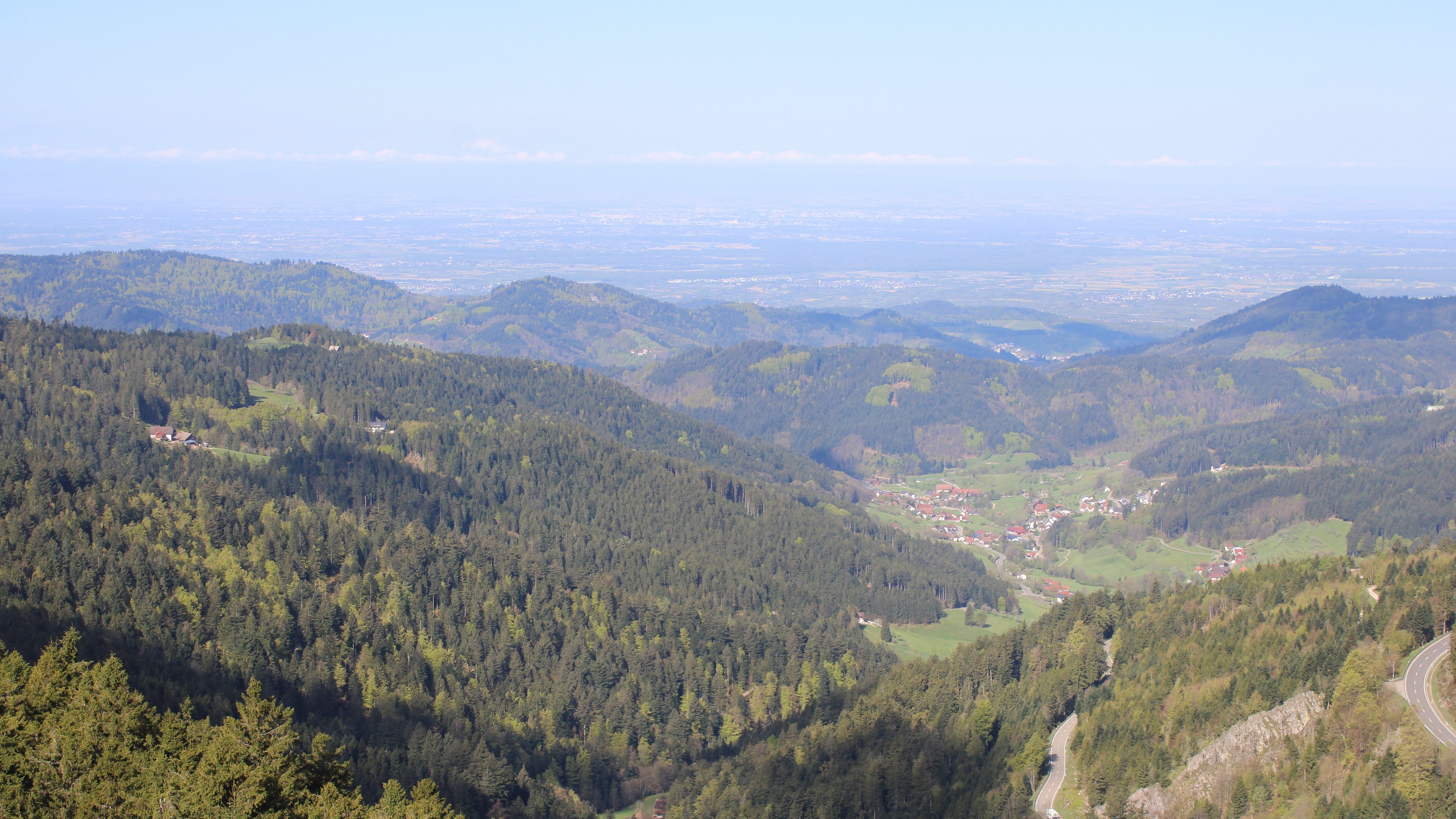 Dieses Bild zeigt eine Webcam-Aufnahme vom Achertal, aufgenommen am Dienstag, den 21.04.2026 um 10:10 Uhr. Die Temperatur betrug 5.1°C.