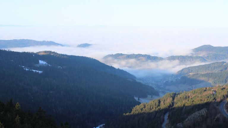 Dieses Bild zeigt eine Webcam-Aufnahme vom Achertal, aufgenommen am Montag, den 19.01.2026 um 09:40 Uhr. Die Temperatur betrug 4.8°C.