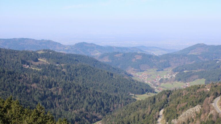 Dieses Bild zeigt eine Webcam-Aufnahme vom Achertal, aufgenommen am Freitag, den 20.03.2026 um 10:20 Uhr. Die Temperatur betrug 6.9°C.