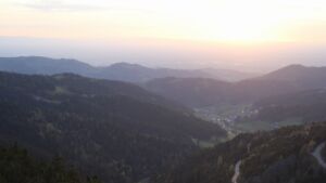 Dieses Bild zeigt eine Webcam-Aufnahme vom Achertal, aufgenommen am Freitag, den 17.04.2026 um 20:00 Uhr. Die Temperatur betrug 13.2°C.