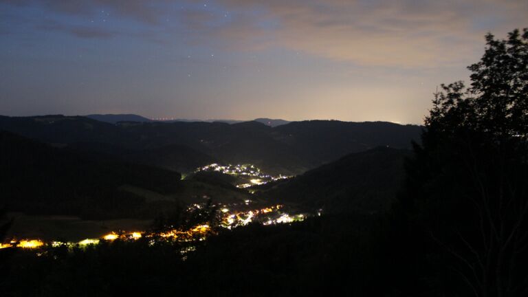 Dieses Bild zeigt eine Webcam-Aufnahme vom Achertal, aufgenommen am Donnerstag, den 09.07.2026 um 03:50 Uhr. Die Temperatur betrug 17.3°C.