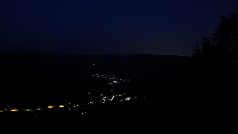 Dieses Bild zeigt eine Webcam-Aufnahme vom Achertal, aufgenommen am Dienstag, den 23.06.2026 um 03:50 Uhr. Die Temperatur betrug 24.9°C.