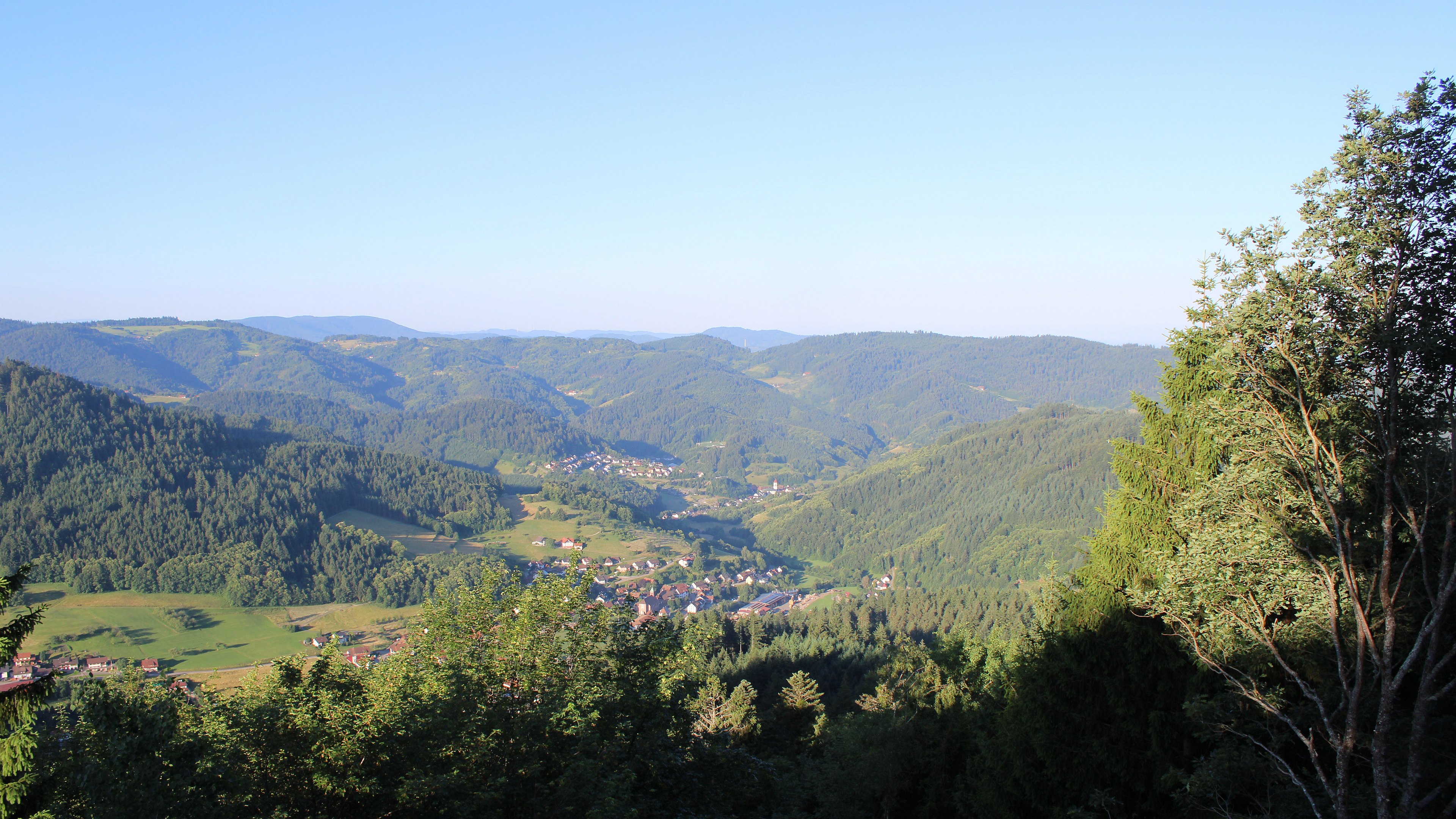 Dieses Bild zeigt eine Webcam-Aufnahme vom Achertal, aufgenommen am Montag, den 15.06.2026 um 07:10 Uhr. Die Temperatur betrug 10°C.