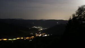 Dieses Bild zeigt eine Webcam-Aufnahme vom Achertal, aufgenommen am Montag, den 25.05.2026 um 01:30 Uhr. Die Temperatur betrug 21.1°C.