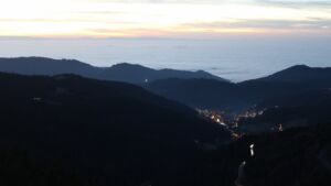 Dieses Bild zeigt eine Webcam-Aufnahme vom Achertal, aufgenommen am Freitag, den 12.12.2025 um 17:20 Uhr. Die Temperatur betrug 10.4°C.