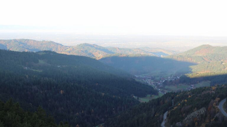 Dieses Bild zeigt eine Webcam-Aufnahme vom Achertal, aufgenommen am Dienstag, den 04.11.2025 um 08:10 Uhr. Die Temperatur betrug 6.1°C.