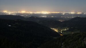 Dieses Bild zeigt eine Webcam-Aufnahme vom Achertal, aufgenommen am Donnerstag, den 30.04.2026 um 00:00 Uhr. Die Temperatur betrug 6.8°C.