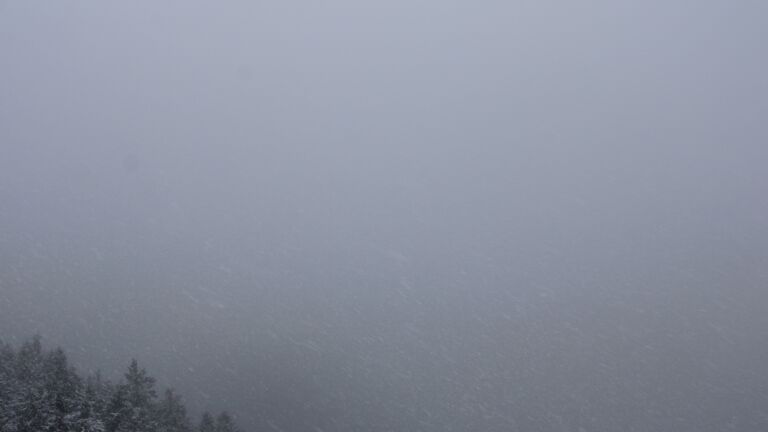 Dieses Bild zeigt eine Webcam-Aufnahme vom Achertal, aufgenommen am Montag, den 24.11.2025 um 12:10 Uhr. Die Temperatur betrug 0.2°C.