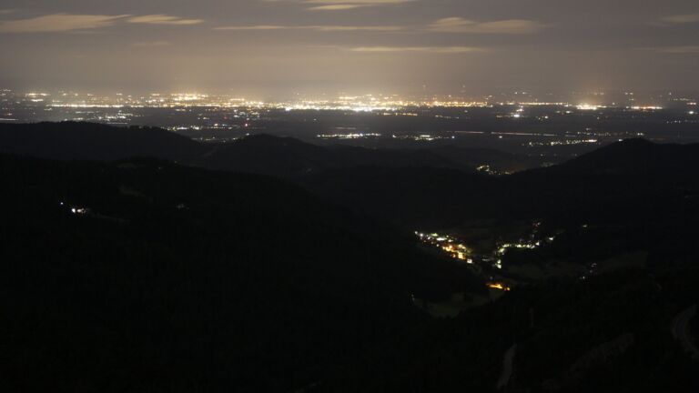 Dieses Bild zeigt eine Webcam-Aufnahme vom Achertal, aufgenommen am Samstag, den 13.09.2025 um 02:00 Uhr. Die Temperatur betrug 10.4°C.