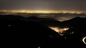 Dieses Bild zeigt eine Webcam-Aufnahme vom Achertal, aufgenommen am Sonntag, den 21.12.2025 um 18:20 Uhr. Die Temperatur betrug 6.6°C.