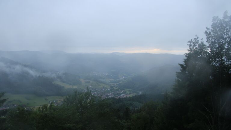 Dieses Bild zeigt eine Webcam-Aufnahme vom Achertal, aufgenommen am Freitag, den 12.06.2026 um 20:40 Uhr. Die Temperatur betrug 12.7°C.