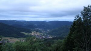 Dieses Bild zeigt eine Webcam-Aufnahme vom Achertal, aufgenommen am Montag, den 01.06.2026 um 05:10 Uhr. Die Temperatur betrug 11.9°C.