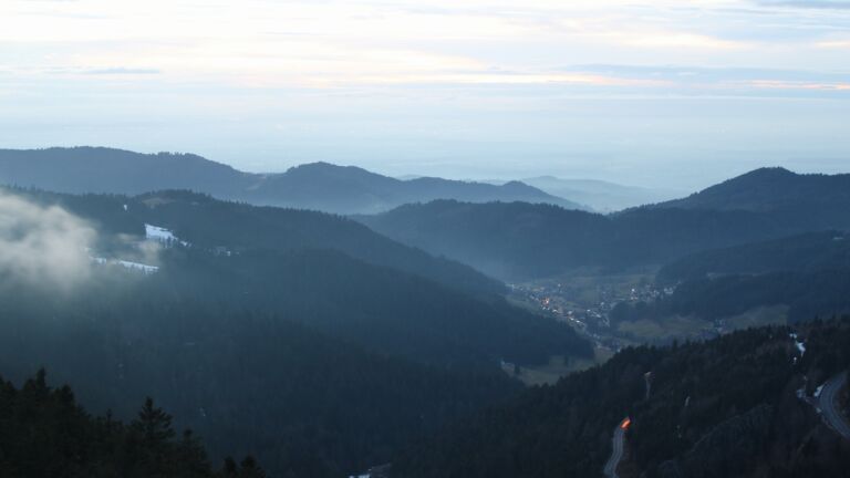 Dieses Bild zeigt eine Webcam-Aufnahme vom Achertal, aufgenommen am Sonntag, den 01.02.2026 um 17:50 Uhr. Die Temperatur betrug 1.7°C.