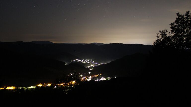 Dieses Bild zeigt eine Webcam-Aufnahme vom Achertal, aufgenommen am Samstag, den 18.07.2026 um 03:10 Uhr. Die Temperatur betrug 16.2°C.