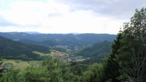 Dieses Bild zeigt eine Webcam-Aufnahme vom Achertal, aufgenommen am Freitag, den 05.06.2026 um 17:30 Uhr. Die Temperatur betrug 17.8°C.