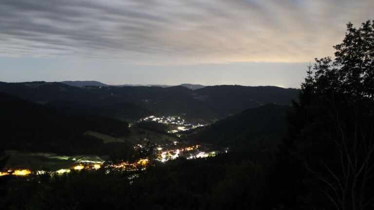 Dieses Bild zeigt eine Webcam-Aufnahme vom Achertal, aufgenommen am Sonntag, den 05.07.2026 um 03:40 Uhr. Die Temperatur betrug 18.3°C.